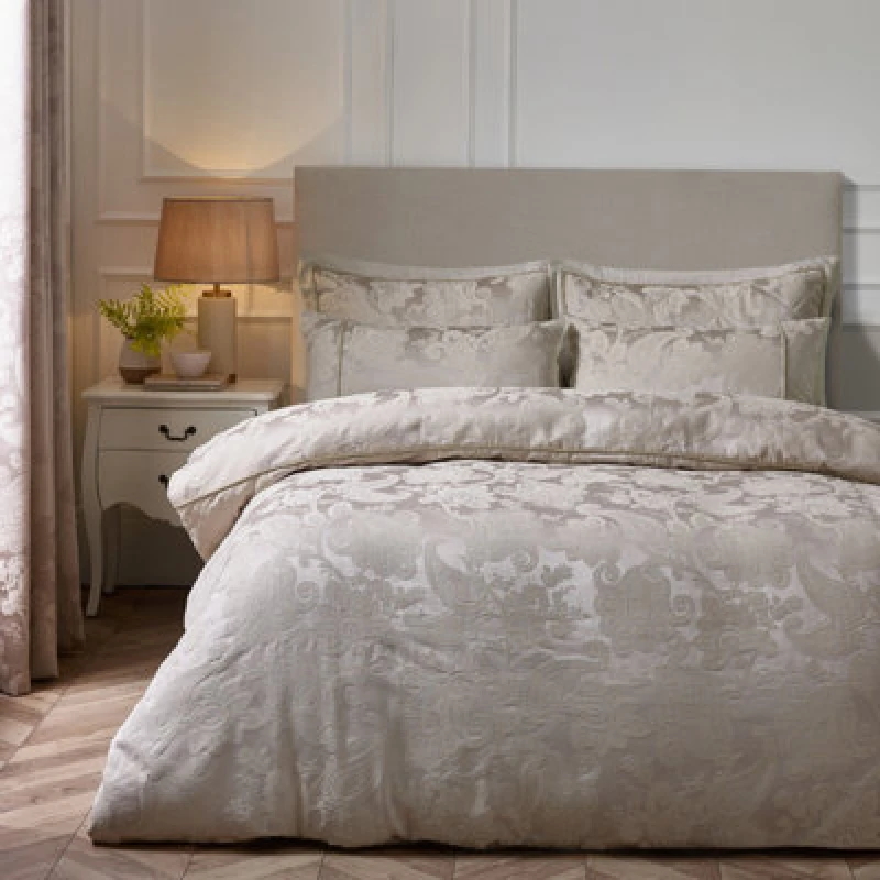Image of Catherine Lansfield Catherine Lansfield 'Opulent Jacquard' Duvet Cover Set in Gold Size: Double Gold Double Unisex 5057681188027