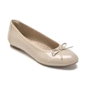 Image of Rockport Reagan Pump Bow Beige Patent - Beige