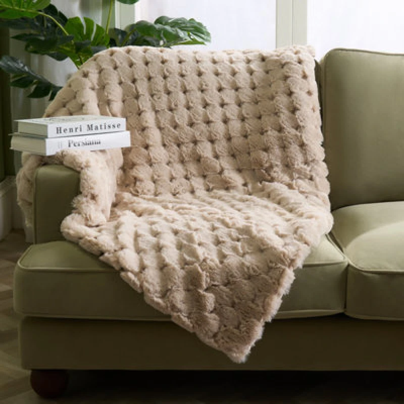 Image of OHS OHS Jumbo Waffle Faux Fur Fleece Throw Super Soft Blanket in Natural Size: 120cm x 150cm Natural 120cm x 150cm Unisex 5027434233977