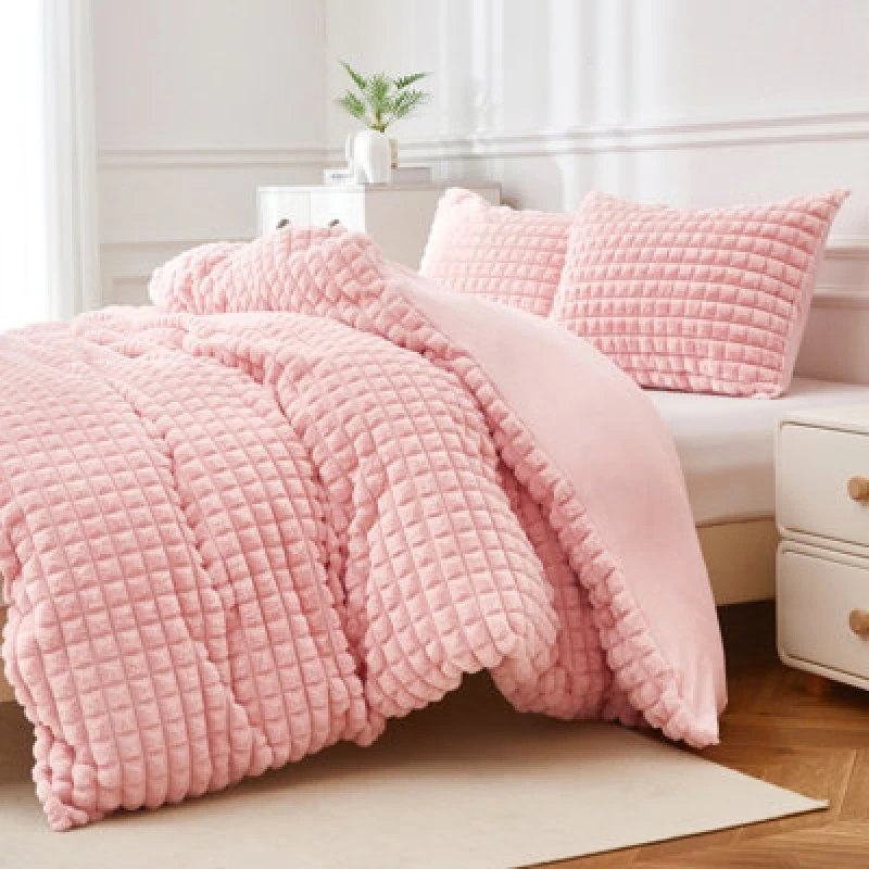 Image of Ezysleep Ezysleep Super Soft Luxury Faux Fur Box Duvet in Pink Size: Single Pink Single Unisex 0721545366801