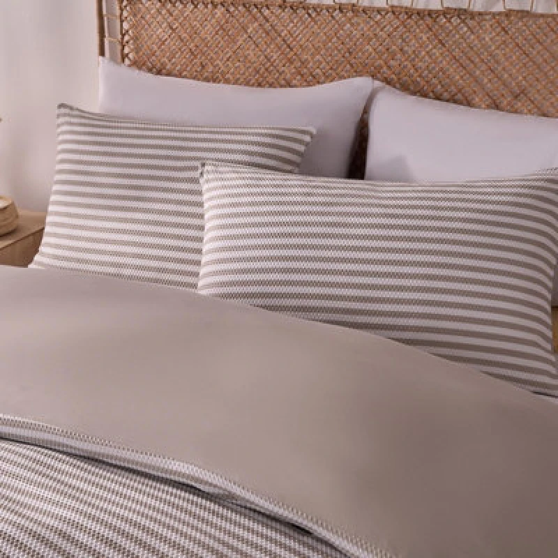 Image of OHS OHS Waffle Embossed Stripes Reversible Duvet Cover with Pillowcase in Natural Size: Double Natural Double Unisex 5027434204502