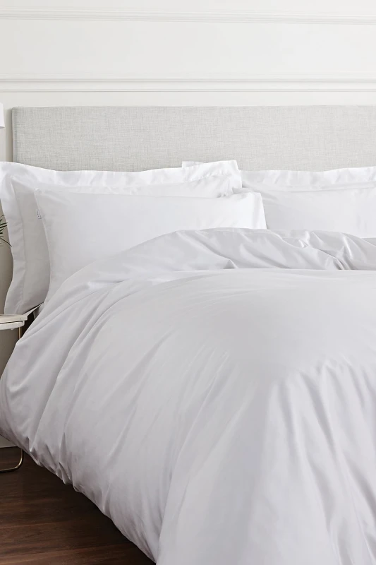 Image of Bianca 400 Thread Count Cotton Sateen Duvet Set in White Size: Super King White Unisex Super King