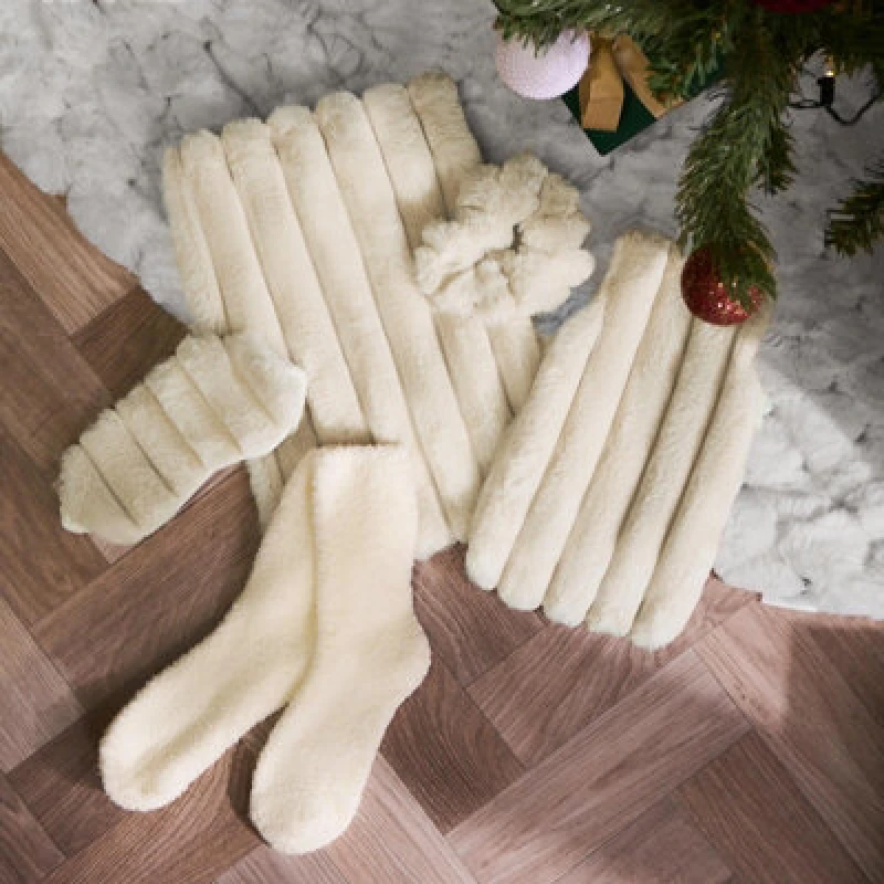Image of OHS OHS Ribbed Faux Fur Hot Water Bottle Gift Set in Cream Cream One Size Unisex 5027434220304