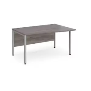 image of Maestro 25 right hand wave desk 1400mm wide - silver bench leg frame and grey oak top