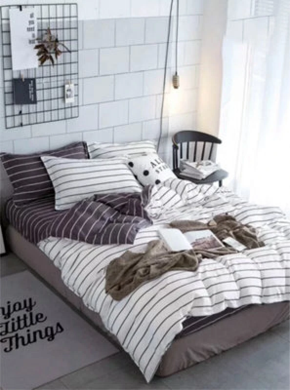 Image of Ezysleep Ezysleep Pinstripe Printed Duvet Set in White Size: Single White Single Unisex 0721545589552