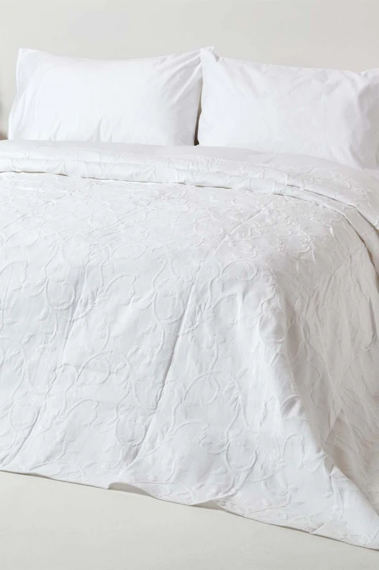 Image of Homescapes Cotton Rich Floral Pattern Bedspread in White Size: King White Unisex King