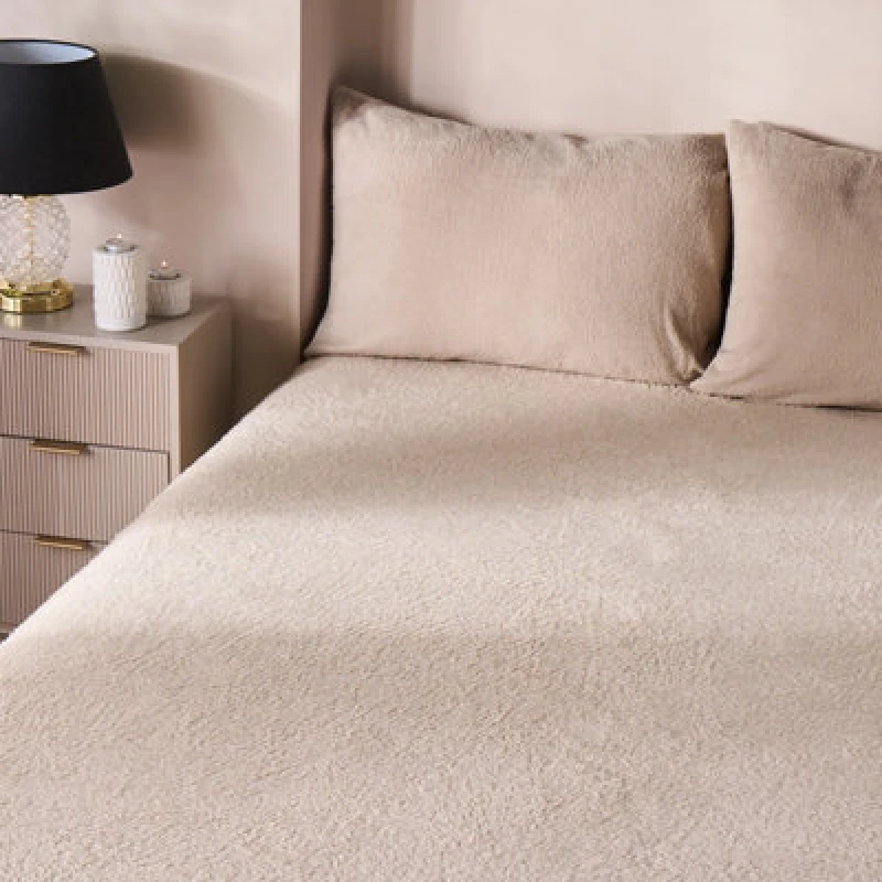 Image of OHS OHS Teddy Fleece Thermal Fitted Bed Sheet in Beige Size: Single Fitted Beige Single Fitted Unisex 5027434125982