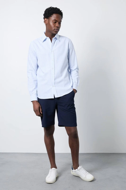 Image of Burton Burton Men Indigo Seersucker Chino Shorts in Navy Size: 32 Navy 32 Male 5045773033522