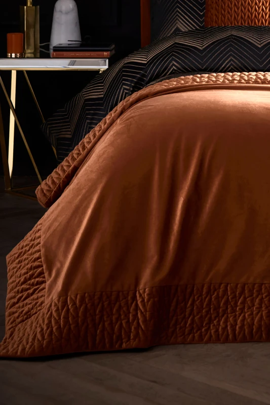 Image of Laurence Llewelyn-Bowen Laurence Llewelyn-Bowen 'Siena' Quilted Velvet Bedspread in Red Red One Size Unisex 5056734225856