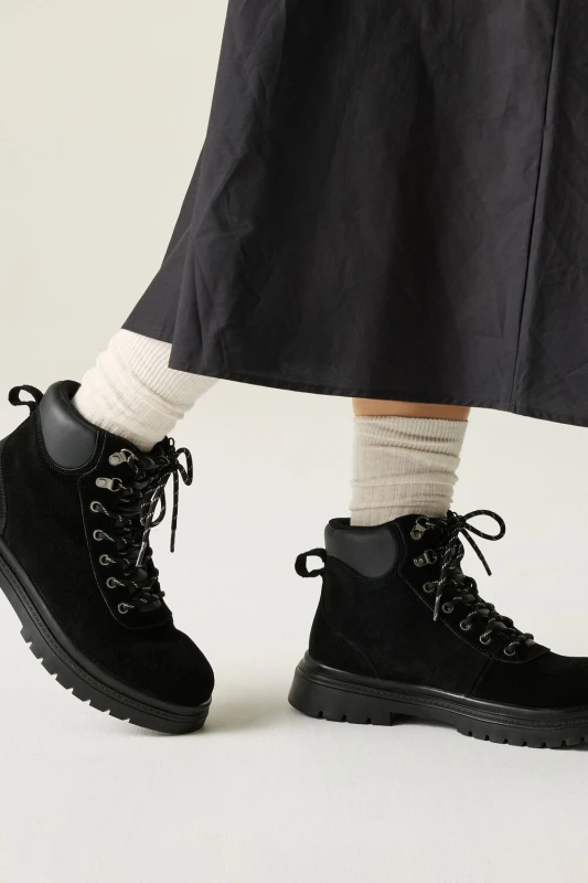 Image of Regatta Womens Whinton Breathable Waterproof Walking Boots in Jet Black Size: 6 Jet Black Female 6