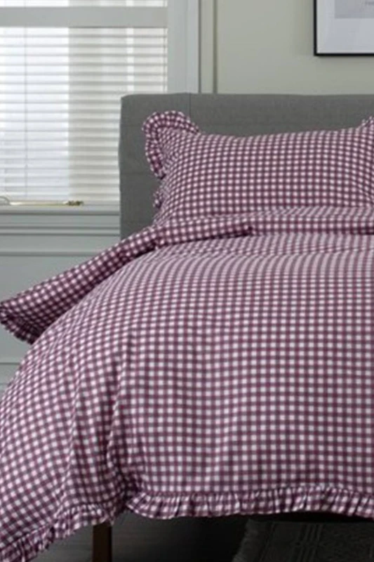 Image of The Lyndon Company Gingham Frilled Cotton Duvet Set Printed with Frill Detailing in Burgundy Size: King Burgundy Unisex King